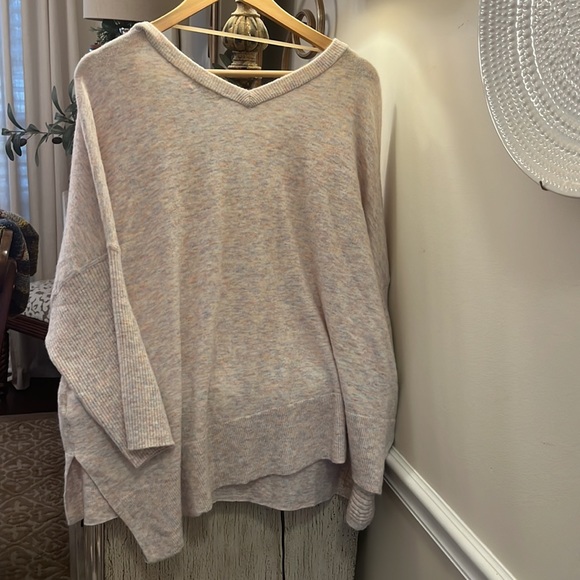 Oversized/off shoulder sweater - never worn - Picture 3 of 3